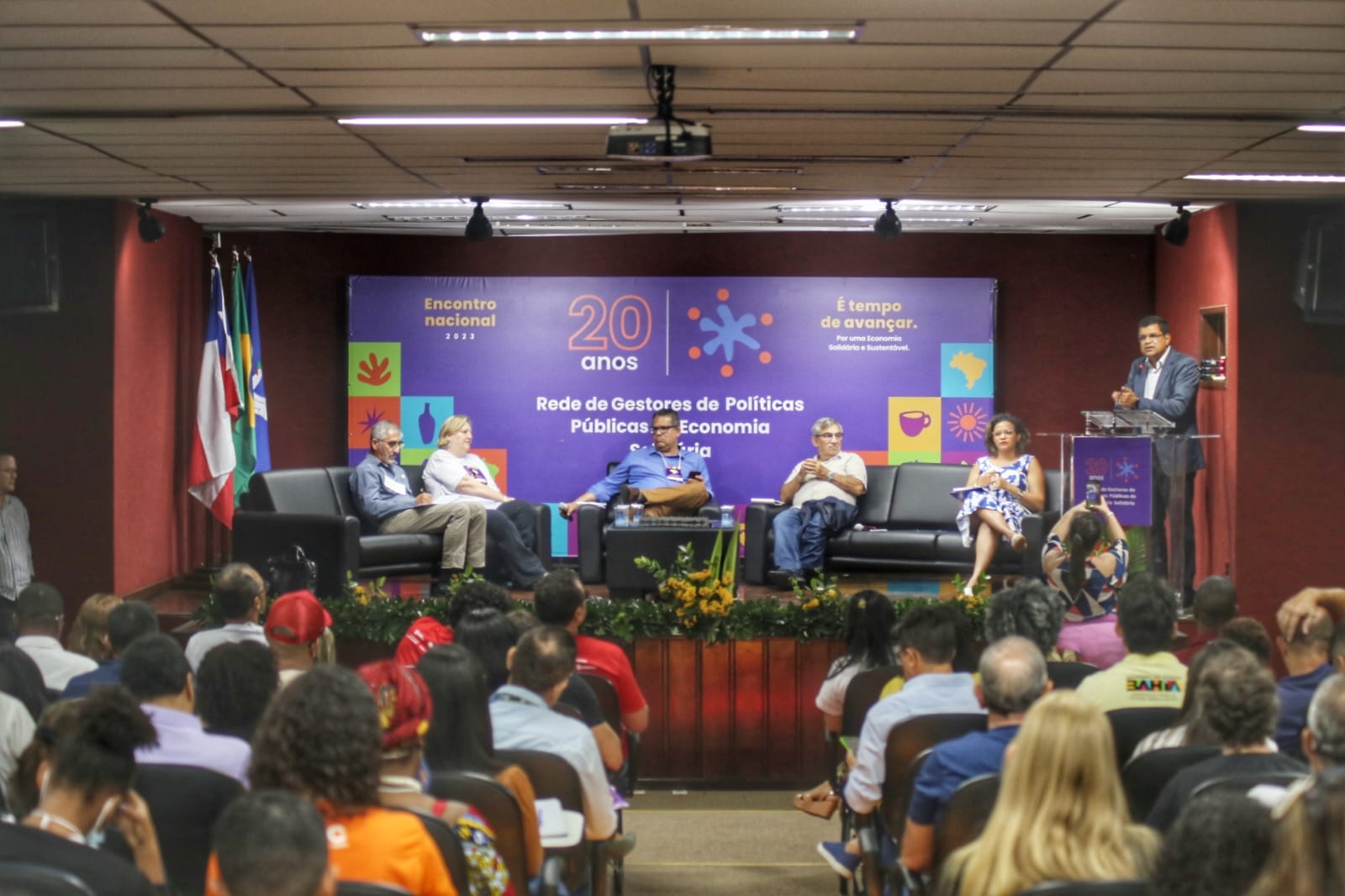 Encontro nacional em comemoração aos 20 anos da Rede de Economia Solidária reúne gestores e autoridades