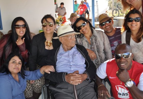 Hermes Mendes, tio de Glauber Rocha, completa 102 anos com grande comemorao em Conquista
