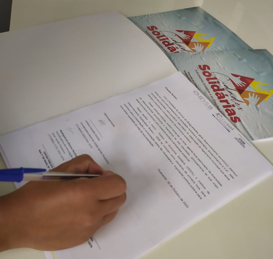 Cesol entrega documento com propostas de Economia Solidria para candidatos do Territrio Serto Produtivo