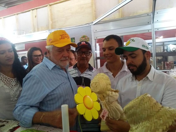 Durante a FEBAFES stand do Cesol recebe visita do Senador Jacques Wagner e do Vice Governador da Bahia Joo Leo