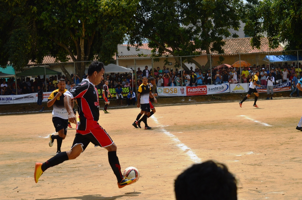 Futebol surpreendente marca final do Interbairros em Vitria da Conquista